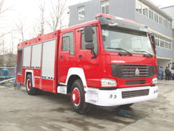 重汽豪泺单桥泡沫消防车 高性价比的消防装备选择